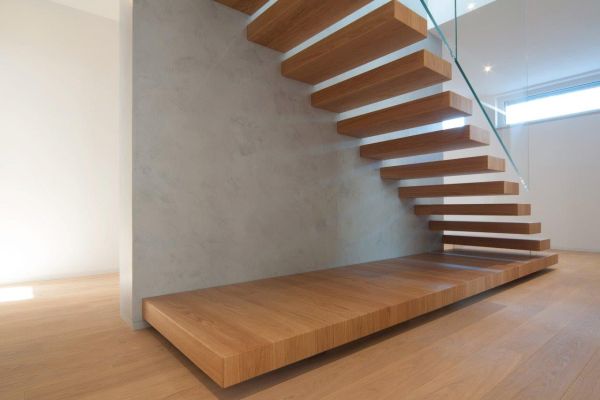 serie-ego-glass-scatole-in-legno-per-i-gradini-realizzati-con-listelli-di-pavimento-del-cliente-ancoraggio-in-vetro-extrachiaro-prolungata-come-balaustra-e-coperta-parte-della-soletta-con-panello-mdf-bianco-69CB3EB84-4AE7-571F-1880-2B549CC58377.jpg